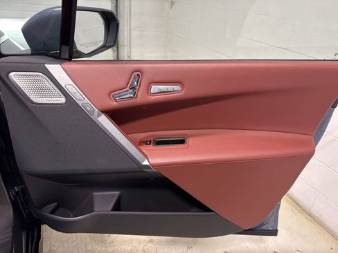 Used 2026 BMW iX xDrive60 w/ M Sport Package image 40