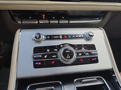 Used 2022 Lincoln Aviator AWD w/ Premium Package image 25