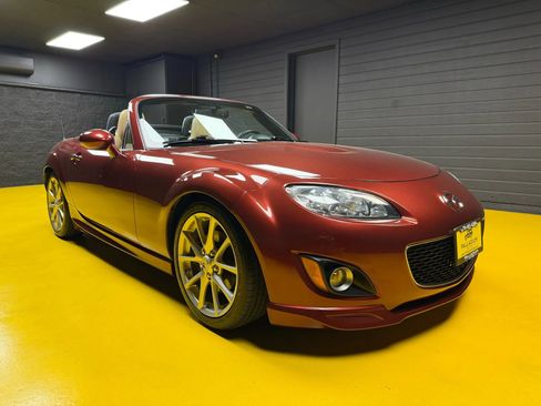 Used 2010 MAZDA MX-5 Miata Grand Touring w/ Premium Pkg image 2