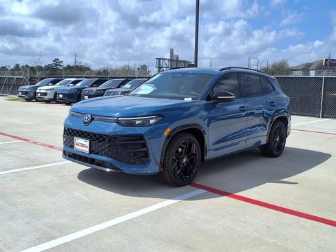 New 2026 Volkswagen Tiguan SE R-Line FWD image 2