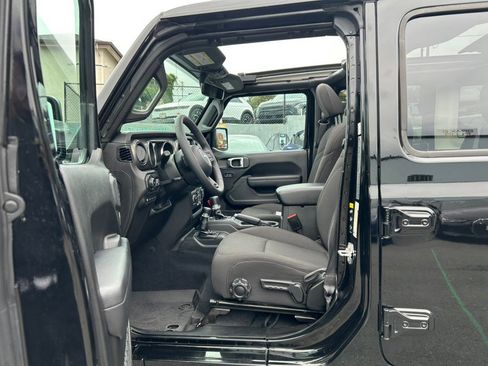 Used 2023 Jeep Wrangler Unlimited w/ Sun & Screen Package image 12