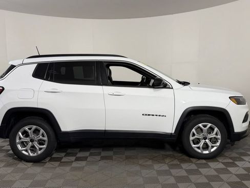 Used 2025 Jeep Compass Latitude AWD/4WD image 9
