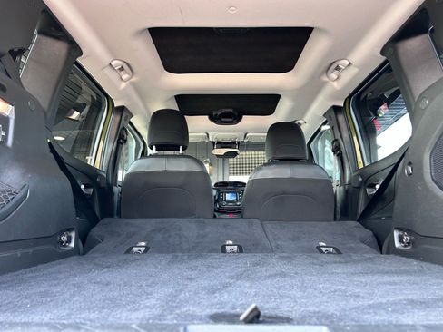 Used 2016 Jeep Renegade 75th Anniversary FWD image 19
