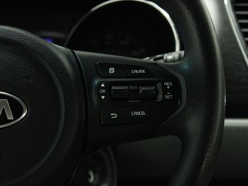 Used 2019 Kia Sedona L image 22