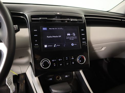 Used 2022 Hyundai Tucson SE image 5