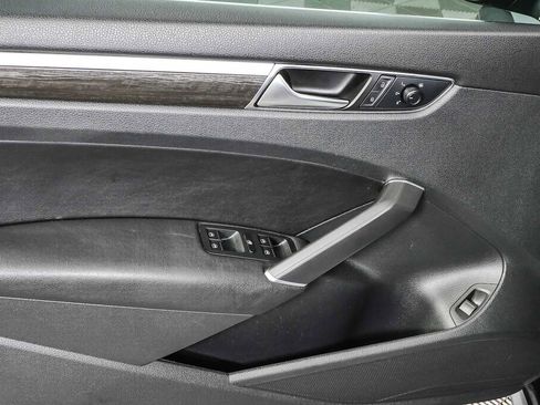 Used 2018 Volkswagen Passat 2.0T SE FWD image 6