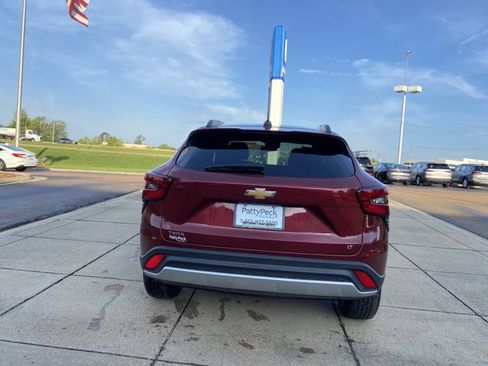 Used 2025 Chevrolet Trax LT w/ LT Convenience Package FWD image 13