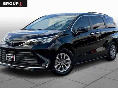 Used 2022 Toyota Sienna XLE
