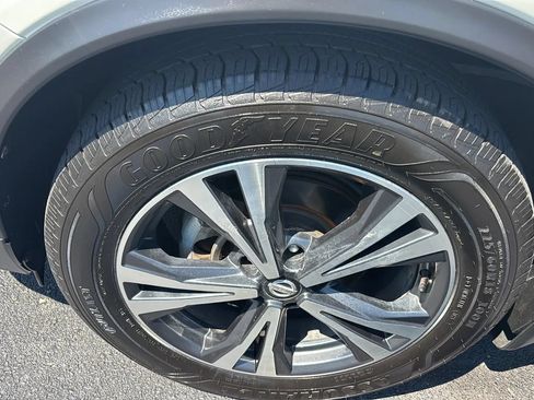 Used 2017 Nissan Rogue SL w/ SL Premium Package FWD image 29