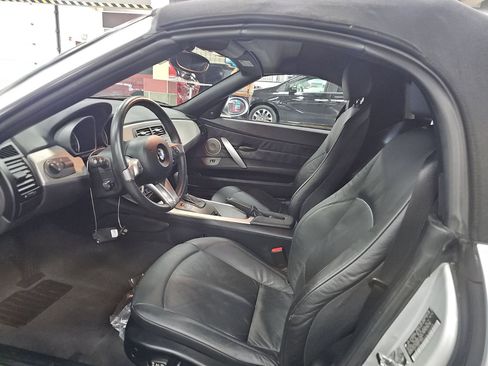 Used 2004 BMW Z4 2.5i image 8