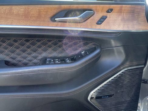 Used 2023 Jeep Grand Cherokee L Summit image 27