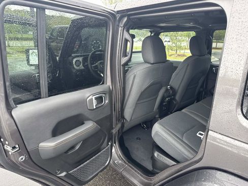 Used 2025 Jeep Wrangler Unlimited Sahara w/ Safety Group image 11