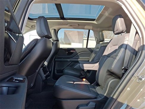 New 2026 Lincoln Aviator AWD image 5