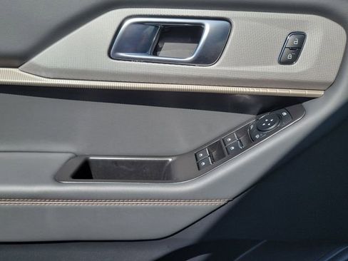 Used 2025 Ford Explorer Active w/ Active Comfort Package image 14