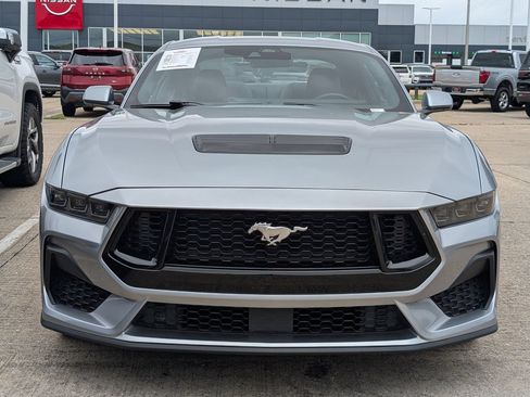 Used 2025 Ford Mustang GT Premium RWD image 4