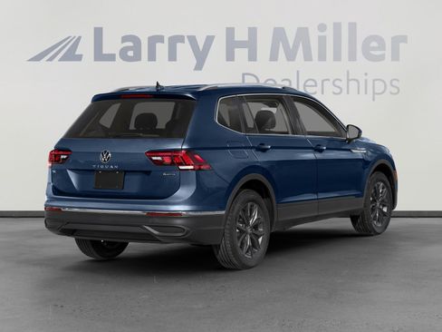 Used 2022 Volkswagen Tiguan SE w/ Panoramic Sunroof Package AWD/4WD image 2