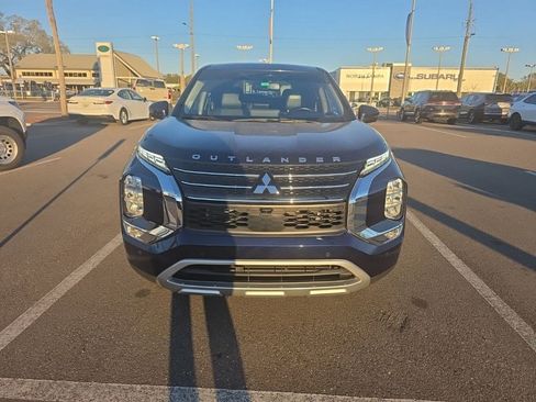 Used 2024 Mitsubishi Outlander SE Black Edition image 3