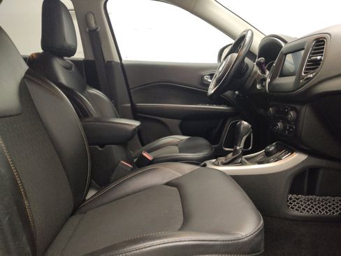 Used 2019 Jeep Compass Latitude w/ Cold Weather Group AWD/4WD image 21