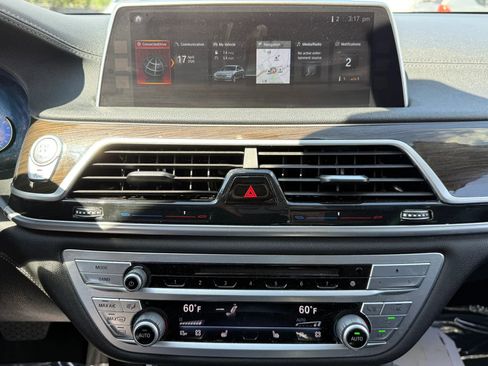 Used 2018 BMW 740i image 27