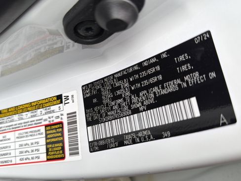 Used 2024 Toyota Highlander XLE image 31