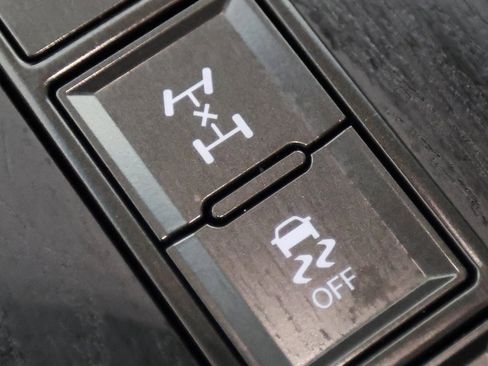 Used 2024 Lexus LX 600 4WD w/ Luxury Package image 33