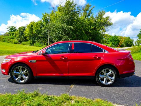 Used 2010 Ford Taurus SHO image 7