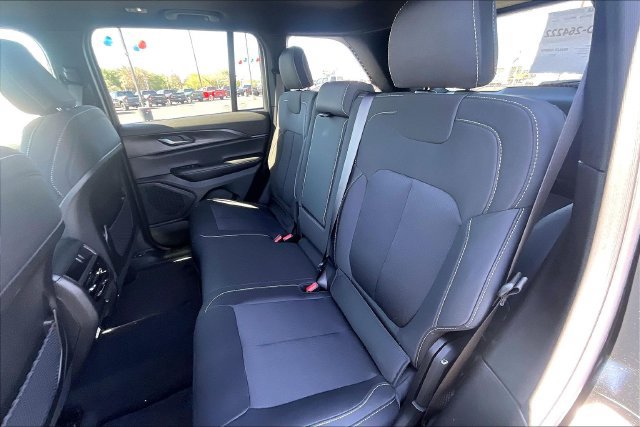 New 2026 Jeep Grand Cherokee 4WD image 10