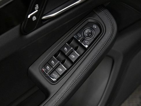 Certified 2023 Porsche Macan AWD/4WD image 23