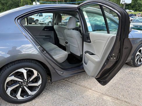 Used 2016 Honda Accord EX image 4