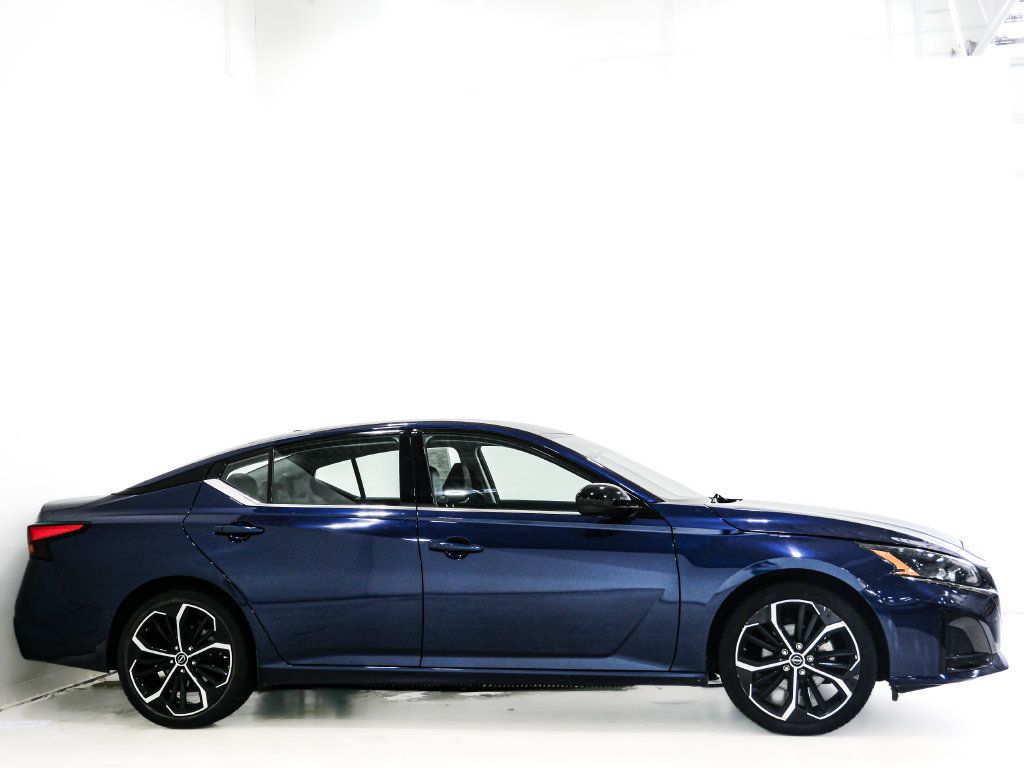 Used 2024 Nissan Altima 2.5 SR FWD image 4