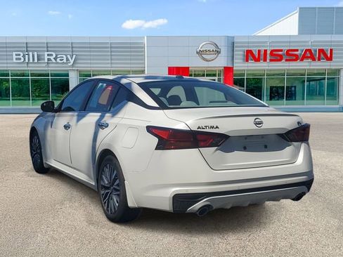 Used 2024 Nissan Altima 2.5 SV w/ SV Premium Package FWD image 3