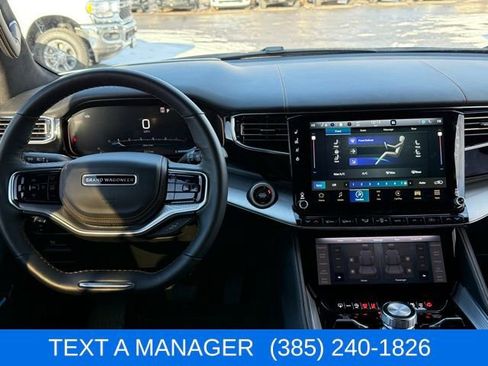 Used 2023 Jeep Grand Wagoneer Series III image 32