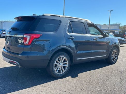 Used 2017 Ford Explorer XLT w/ Equipment Group 201A image 5