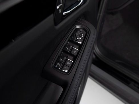 New 2026 Porsche Macan image 21