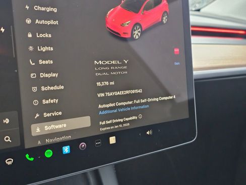 Used 2024 Tesla Model Y Long Range image 39