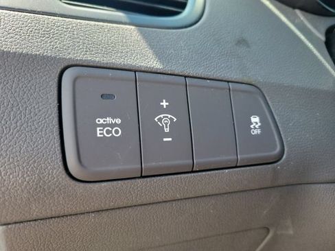 Used 2015 Hyundai Elantra SE w/ Option Group 02 FWD image 16