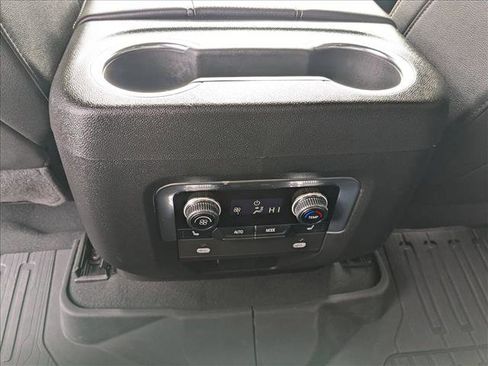 Used 2023 GMC Yukon SLT w/ SLT Premium Package image 16