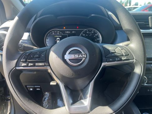 Used 2025 Nissan Versa SV image 28