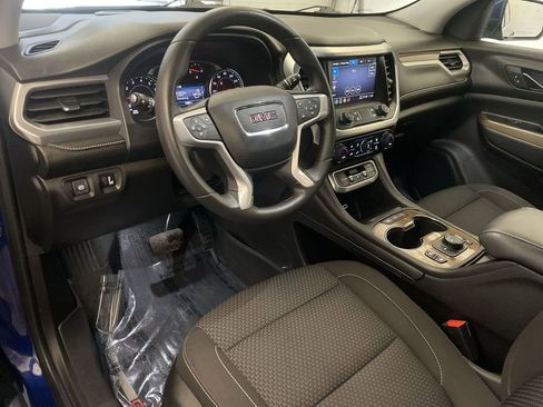 Used 2023 GMC Acadia SLE w/ Driver Convenience Package FWD image 4