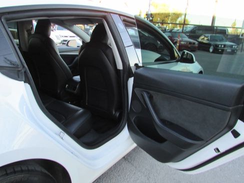 Used 2021 Tesla Model 3 Standard Range Plus image 23