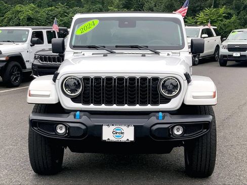 Used 2024 Jeep Wrangler Unlimited w/ Convenience Group AWD/4WD image 3