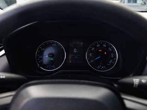 Used 2021 Toyota RAV4 LE AWD/4WD image 12