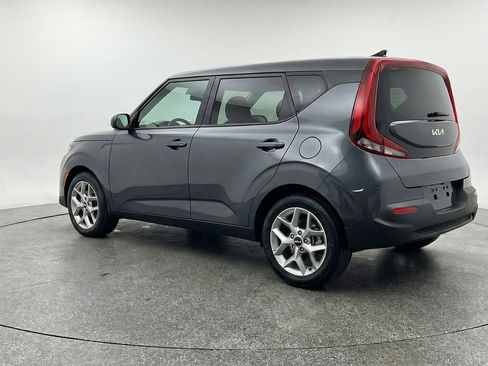 Used 2025 Kia Soul LX w/ LX Technology Package FWD image 6