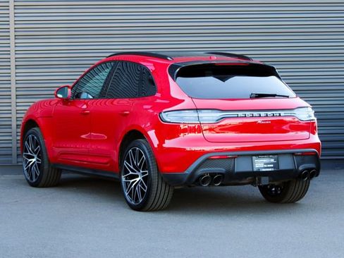 Certified 2025 Porsche Macan AWD/4WD image 3