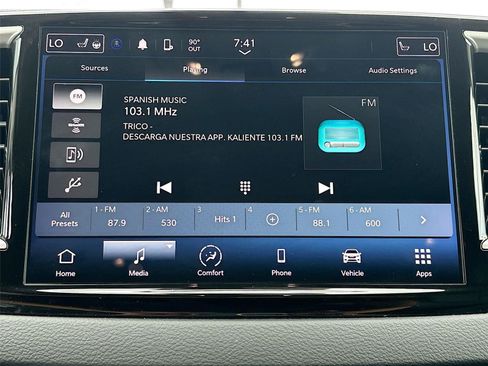 Used 2023 Chrysler Pacifica Touring-L FWD image 14