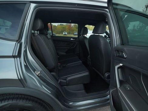 Used 2023 Volkswagen Tiguan SE R-Line image 22