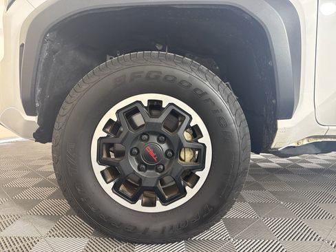 Used 2024 Toyota Tacoma TRD Off-Road image 6