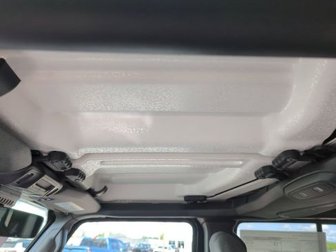 New 2025 Jeep Gladiator Sport image 38