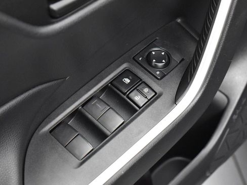 Used 2021 Toyota RAV4 LE FWD image 10