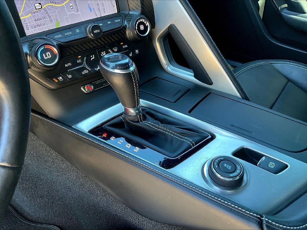 Used 2015 Chevrolet Corvette Z06 w/ 3LZ Preferred Equipment Group RWD image 19
